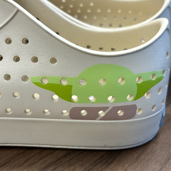 Native Star Wars Grogu Jefferson shoes size Men’s 8/Woman’s 10 - Picture 2 of 7